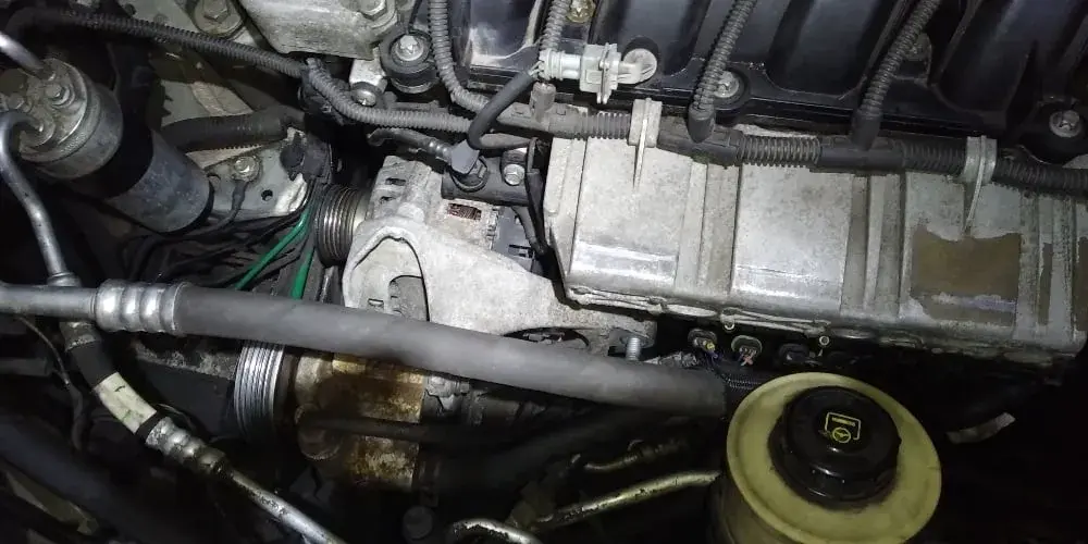 Jak wyciągnąć alternator z Renault Megane bez zbędnych problemów