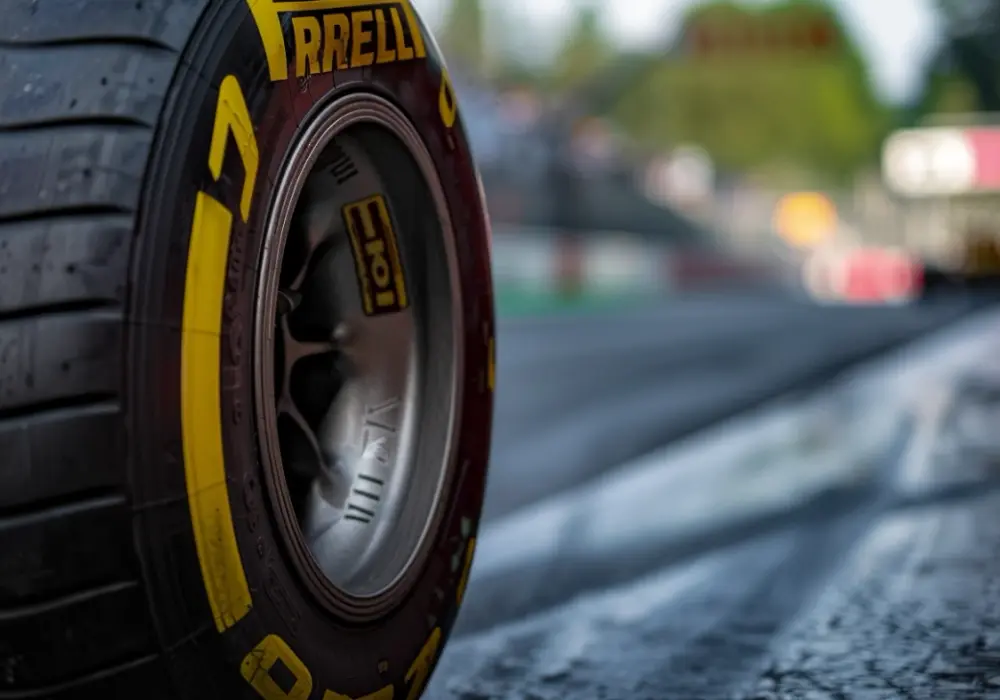 Zaskakujące zdjęcia z testów Pirelli na Suzuce - finał kończy sezon