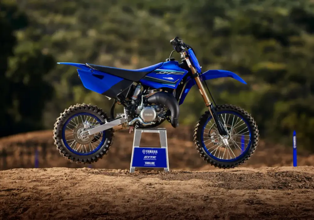 Yamaha YZ 85 ile ma koni? Moc silnika, osiągi i ważne informacje.