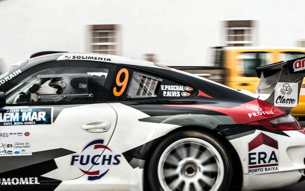 Formuła 1 a wpływ na przemysł motoryzacyjny