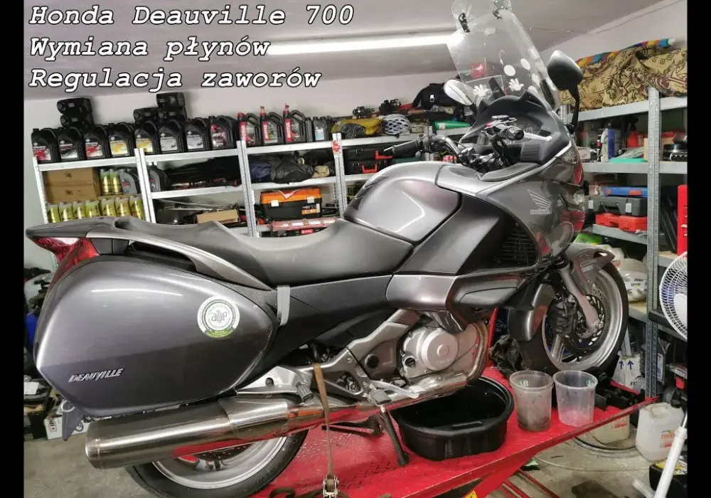 Ile oleju do silnika Honda Deauville 700? Kluczowe informacje dla właścicieli