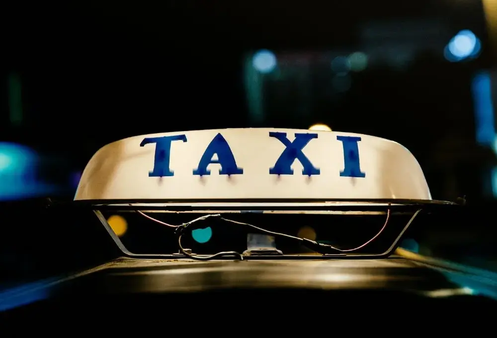 Jak wyrobić licencję taxi: uniknij kosztownych błędów w aplikacji