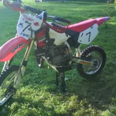 Honda CR 80 ile ma koni? Odkryj moc silnika i specyfikacje motocykla