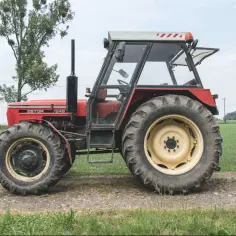 Zetor 7745 ile ma koni? Moc silnika i jego mocne strony w rolnictwie