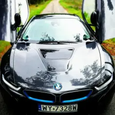 BMW i8 ile ma koni? Zaskakujące osiągi i moc silnika na drodze