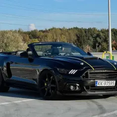 Ile koni ma Mustang? Moc silników i osiągi różnych wersji