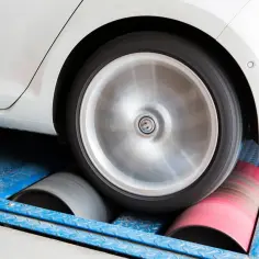 Jak sprawdzić ile koni ma auto? Ważne metody pomiaru mocy silnika.