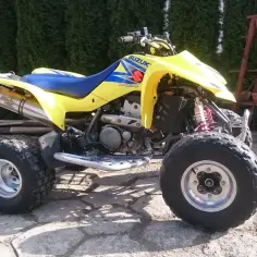 Suzuki LT-Z400 ile ma koni? Zaskakująca moc silnika i osiągi quada