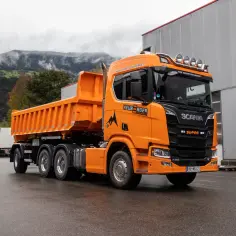 Ile kosztuje nowy tir z naczepą? Odkryj ceny i ukryte koszty