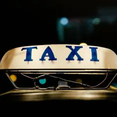 Jak wyrobić licencję taxi: uniknij kosztownych błędów w aplikacji