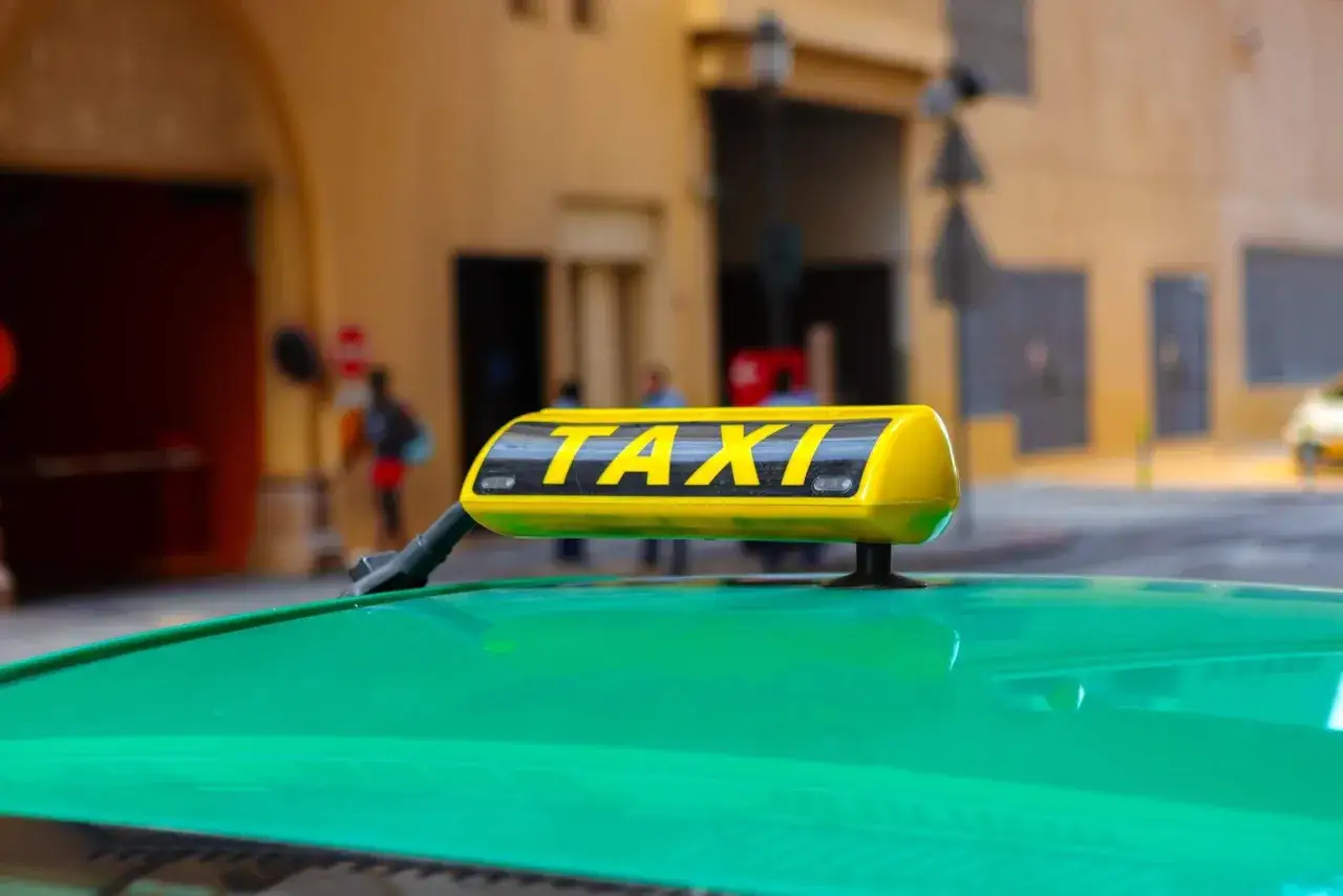 Zdjęcie Jak wyrobić licencję taxi: uniknij kosztownych błędów w aplikacji