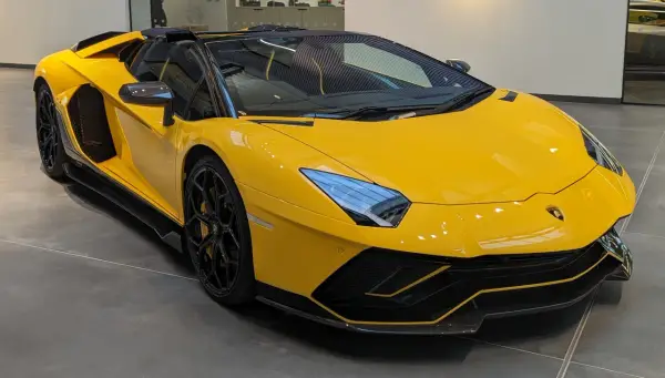 Ile koni ma Lamborghini Aventador? Poznaj moc i osiągi tego potwora
